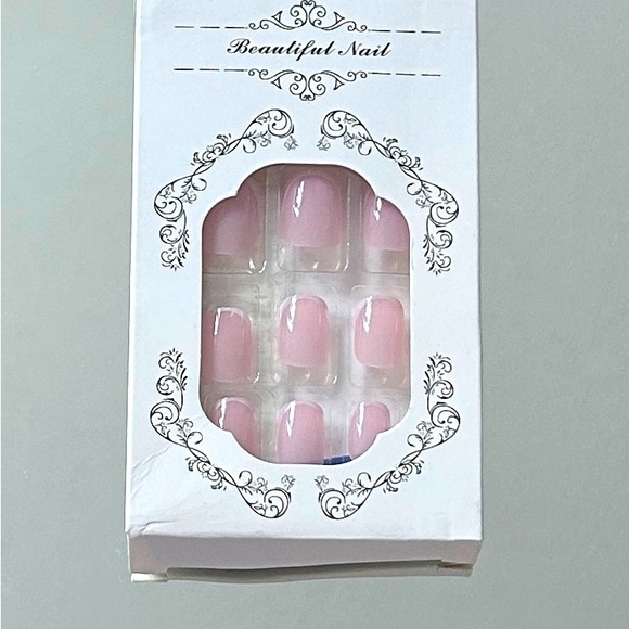 Short Square Fake Nails White Pinkish Nude Design - Picture 2 of 2